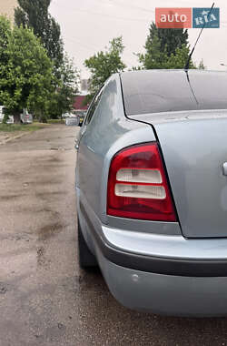 Лифтбек Skoda Octavia 2004 в 