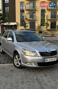 Универсал Skoda Octavia 2012 в Пустомытах