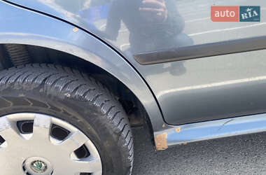 Хэтчбек Skoda Octavia 2005 в 