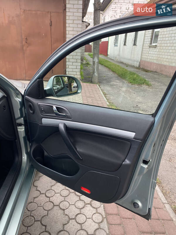 Лифтбек Skoda Octavia 2010 в Черкассах
