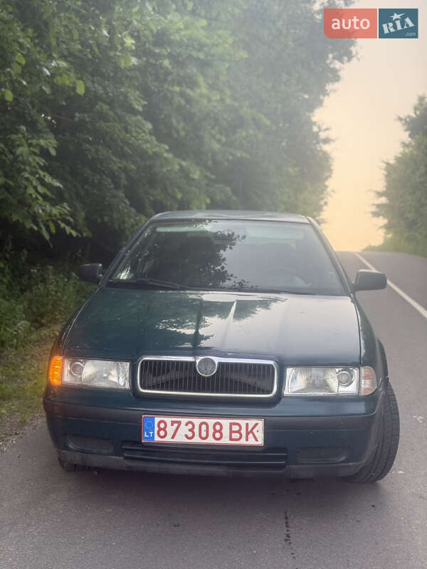 Лифтбек Skoda Octavia 2000 в 