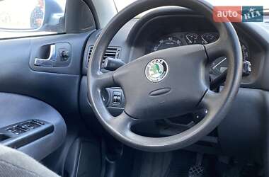 Лифтбек Skoda Octavia 2003 в 