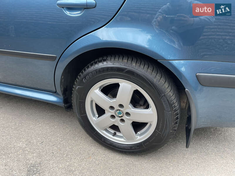 Лифтбек Skoda Octavia 2004 в Умани