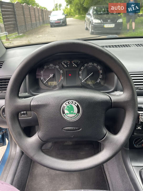 Лифтбек Skoda Octavia 2004 в Умани