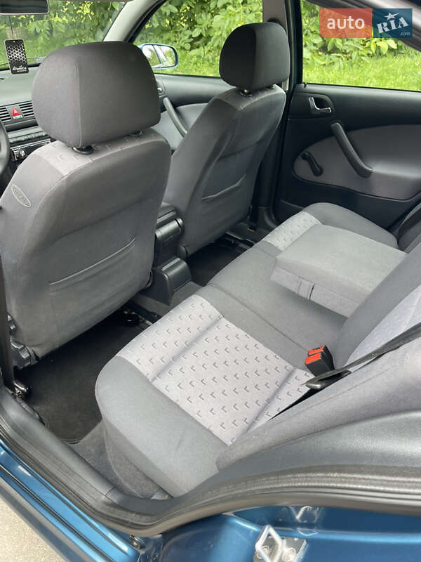 Лифтбек Skoda Octavia 2004 в Умани