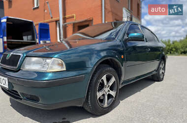 Лифтбек Skoda Octavia 1999 в 