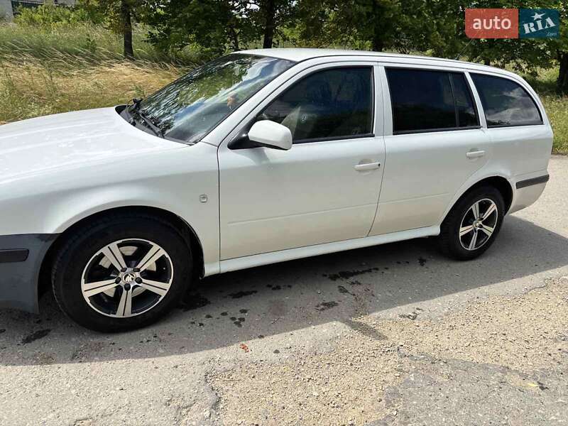 Универсал Skoda Octavia 2001 в Перемышлянах