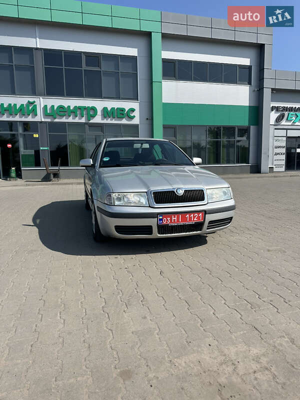 Лифтбек Skoda Octavia 2004 в 