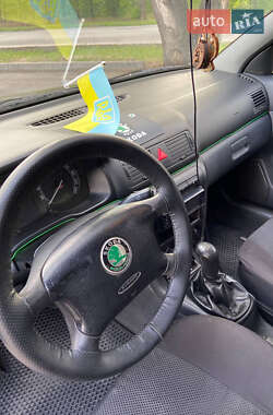 Лифтбек Skoda Octavia 2003 в 