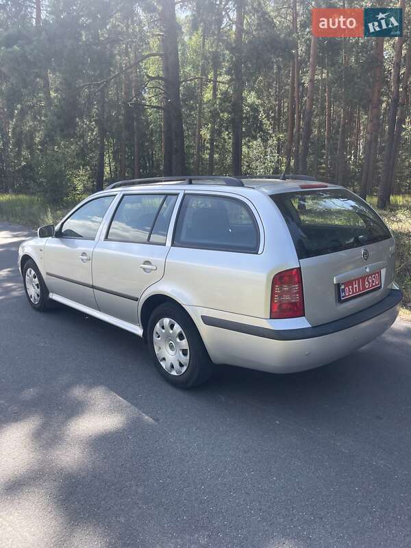 Универсал Skoda Octavia 2001 в Бородянке