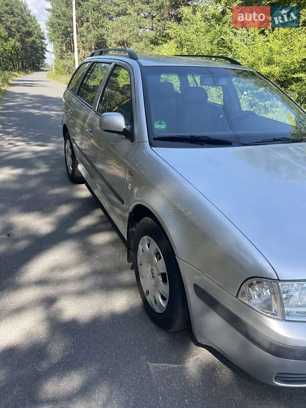 Универсал Skoda Octavia 2001 в Бородянке