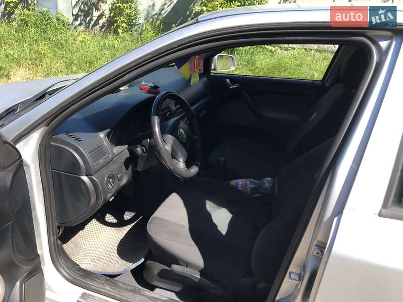 Ліфтбек Skoda Octavia 2003 в Львові