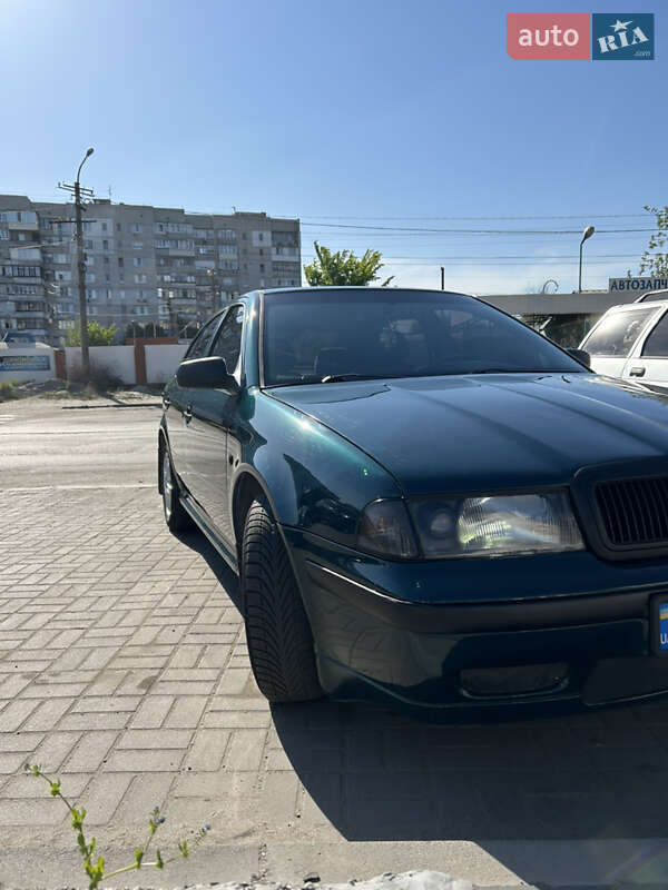 Лифтбек Skoda Octavia 1998 в Черкассах