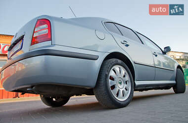 Лифтбек Skoda Octavia 2004 в 