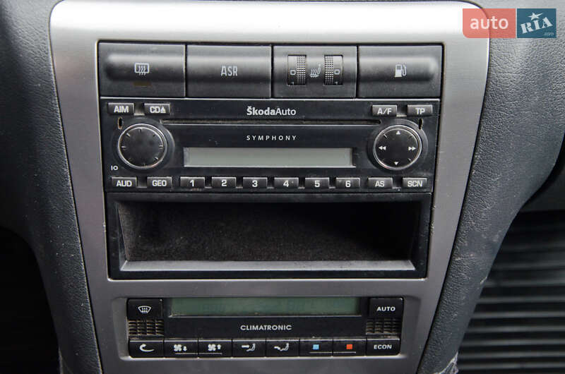 Лифтбек Skoda Octavia 2004 в Сарнах