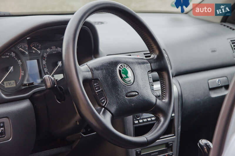 Лифтбек Skoda Octavia 2004 в Сарнах