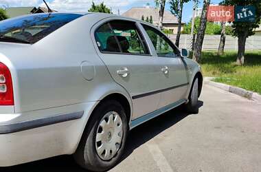 Лифтбек Skoda Octavia 2001 в 