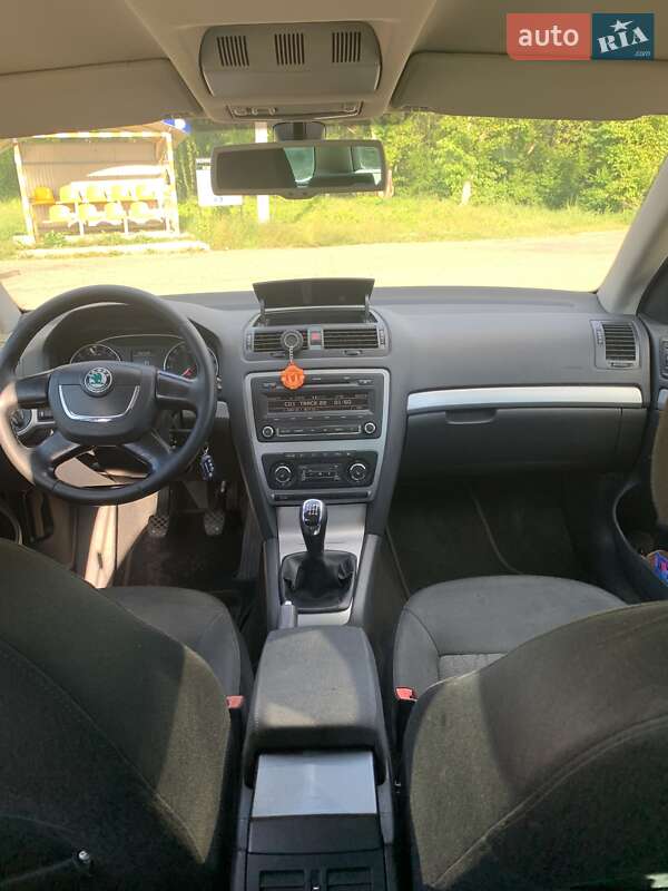 Універсал Skoda Octavia 2010 в Чернівцях