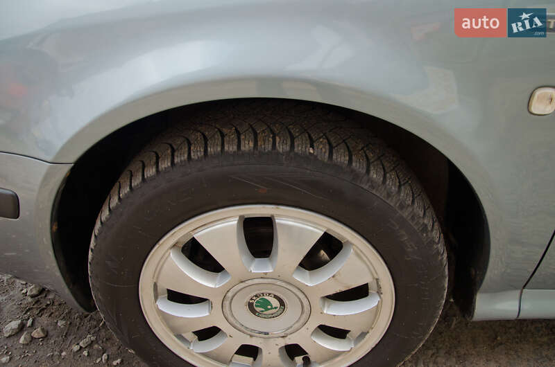 Лифтбек Skoda Octavia 2004 в Сарнах