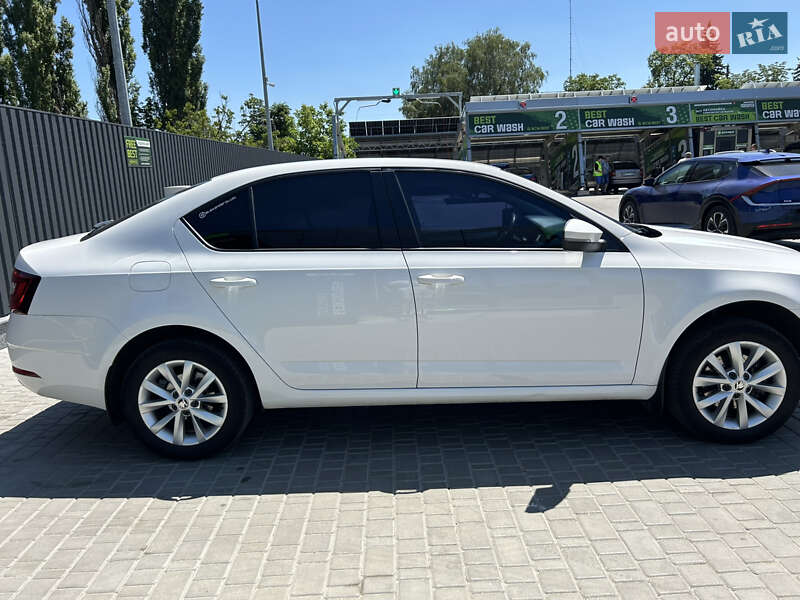 Лифтбек Skoda Octavia 2017 в Кропивницком