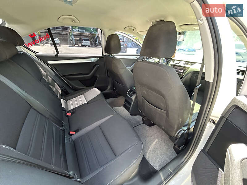 Лифтбек Skoda Octavia 2017 в Кропивницком