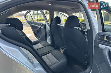 Лифтбек Skoda Octavia 2009 в 