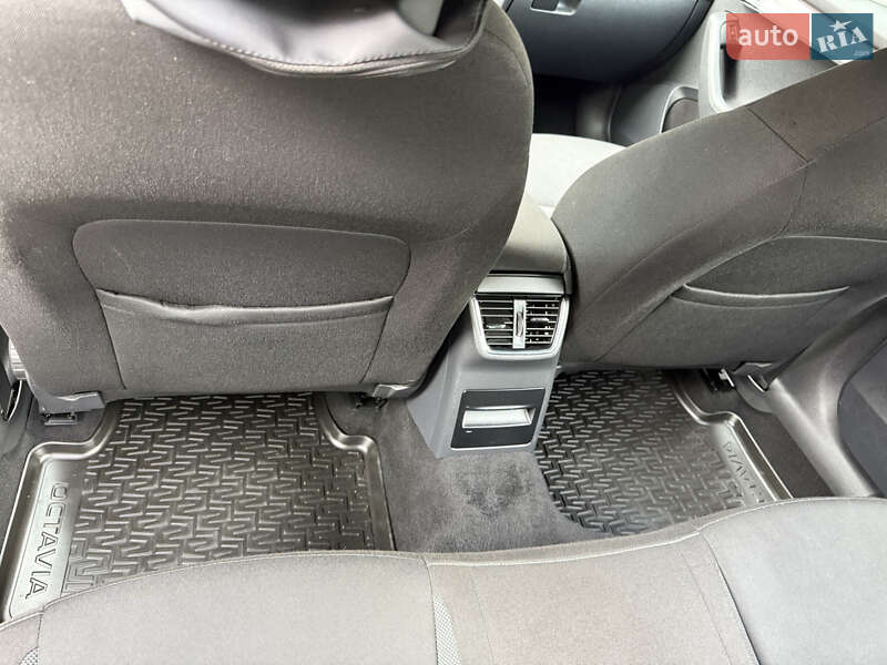 Лифтбек Skoda Octavia 2018 в Ужгороде