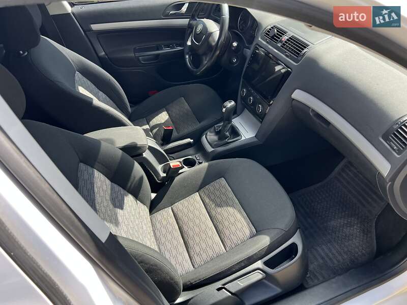 Универсал Skoda Octavia 2012 в Самборе
