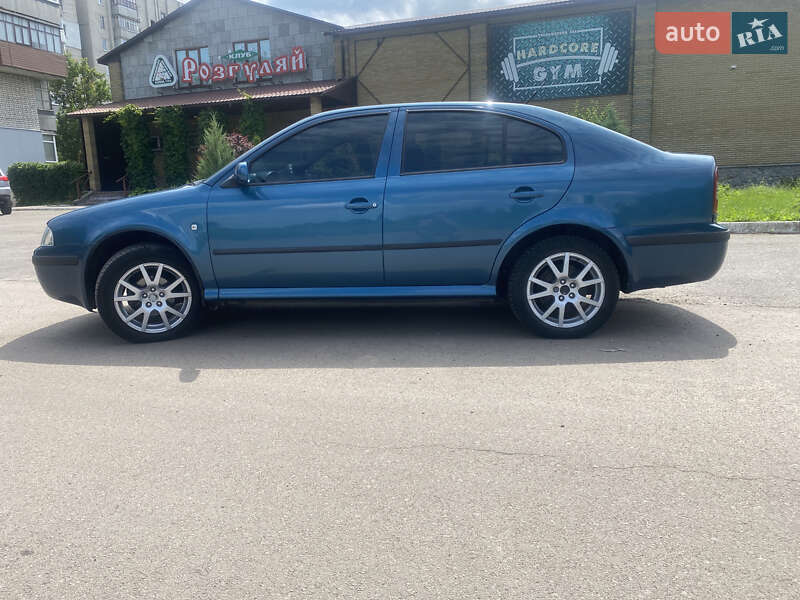 Лифтбек Skoda Octavia 2003 в Конотопе