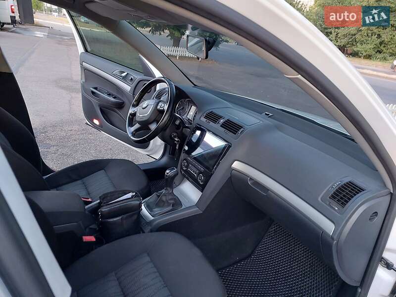 Лифтбек Skoda Octavia 2012 в Кропивницком