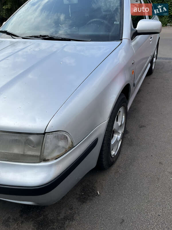 Лифтбек Skoda Octavia 1999 в Киеве