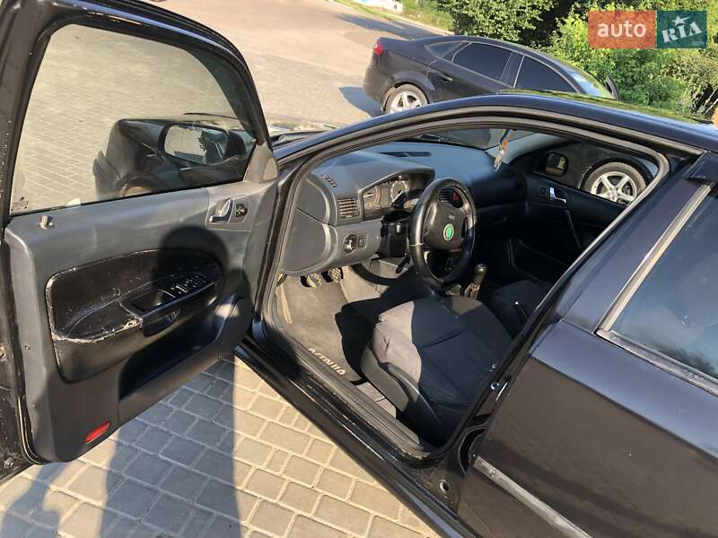 Лифтбек Skoda Octavia 2000 в Варве