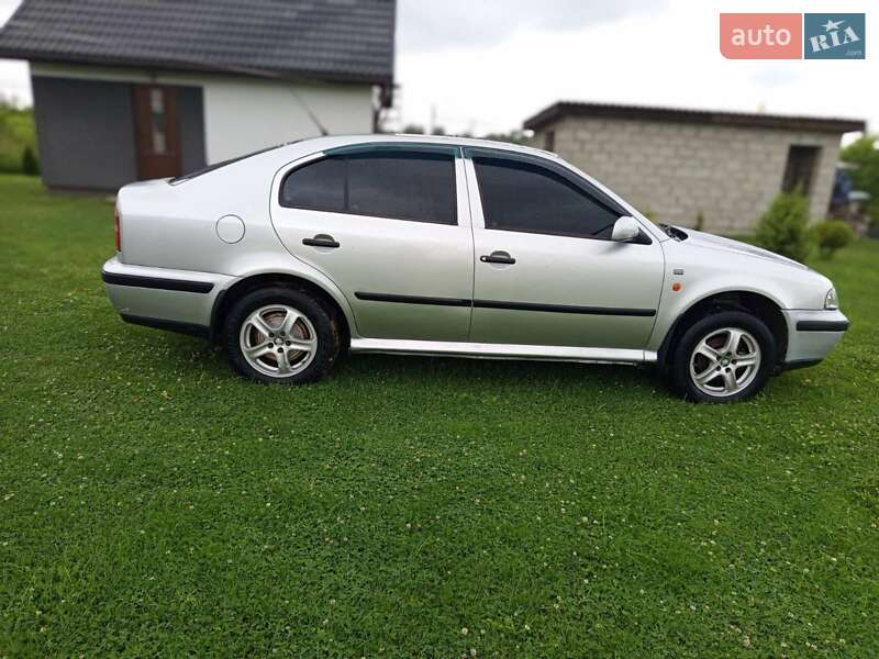 Ліфтбек Skoda Octavia 1999 в Новояворівську