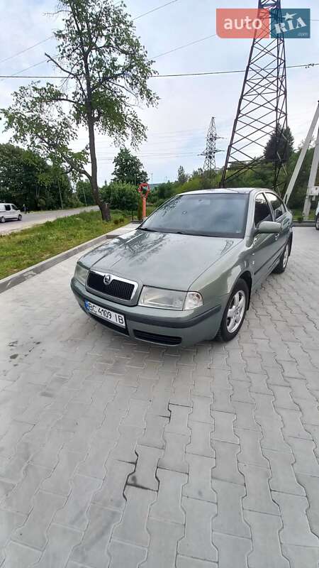 Лифтбек Skoda Octavia 2001 в 