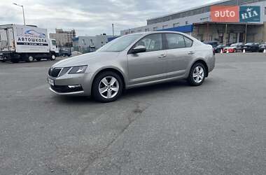 Ліфтбек Skoda Octavia 2019 в 