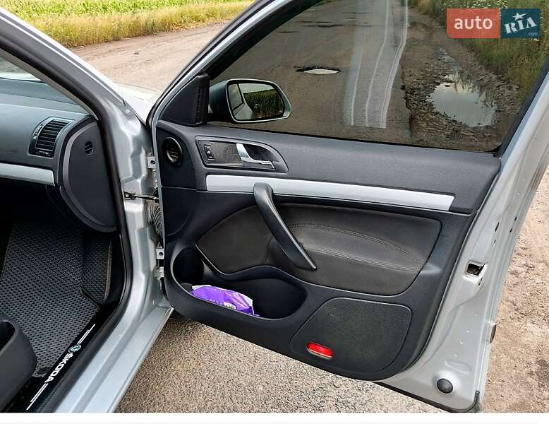 Лифтбек Skoda Octavia 2008 в Ватутино