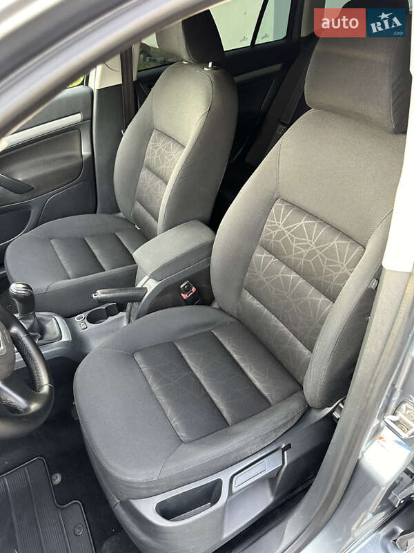 Универсал Skoda Octavia 2012 в Нововолынске