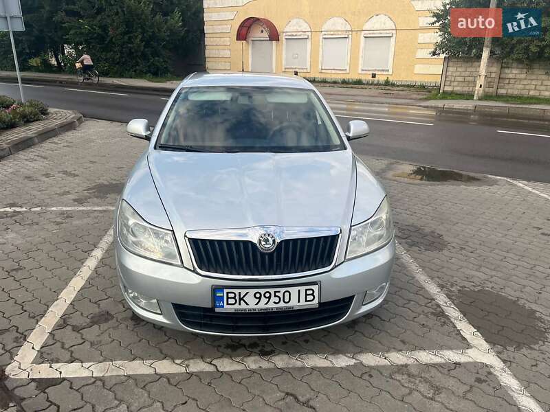 Лифтбек Skoda Octavia 2008 в Сарнах
