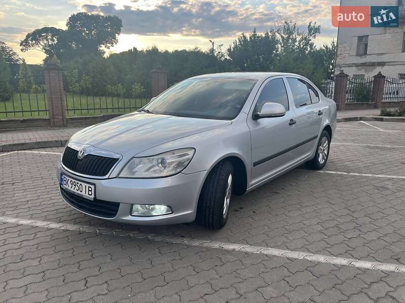 Лифтбек Skoda Octavia 2008 в Сарнах