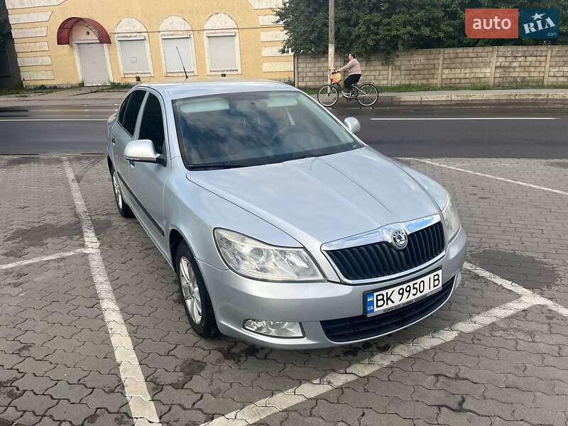 Лифтбек Skoda Octavia 2008 в Сарнах