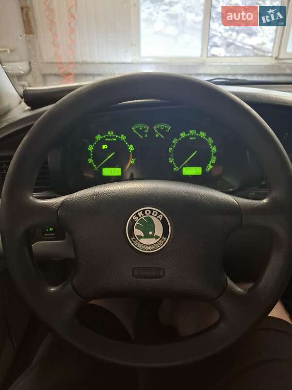 Лифтбек Skoda Octavia 2003 в Ивано-Франковске