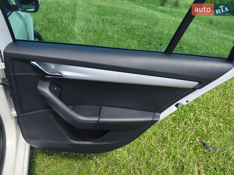 Универсал Skoda Octavia 2019 в Ужгороде