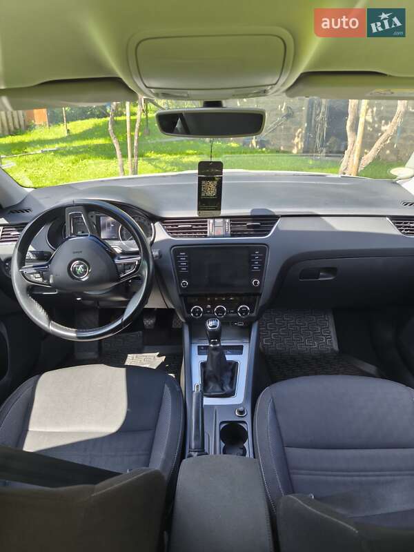 Универсал Skoda Octavia 2019 в Ужгороде