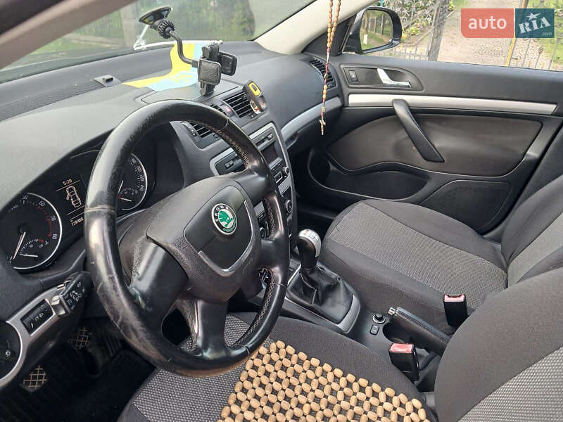 Универсал Skoda Octavia 2010 в Мостиске
