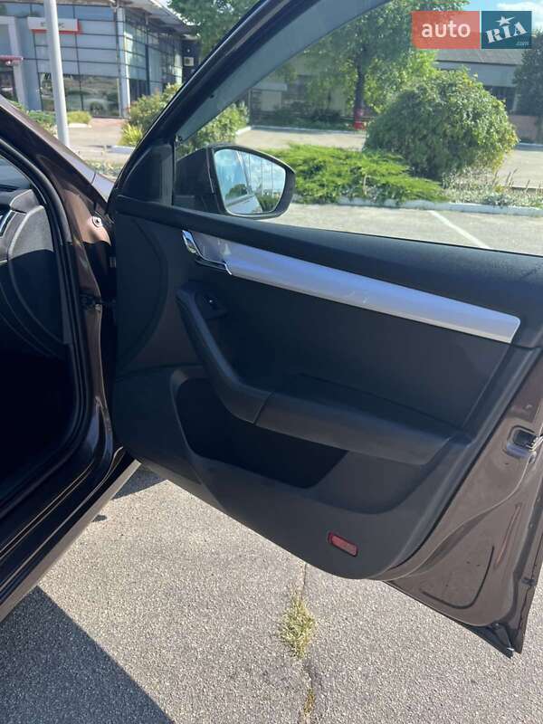 Лифтбек Skoda Octavia 2014 в Кропивницком