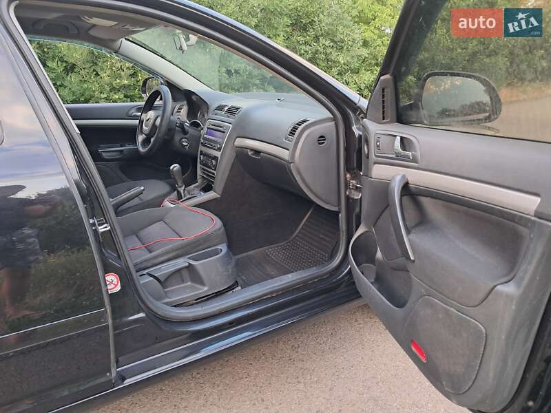 Универсал Skoda Octavia 2010 в Новом Буге фото 8 Универсал Skoda Octavia 2010 в Новом Буге
