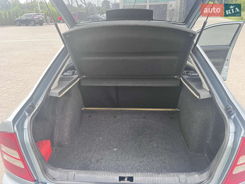 Ліфтбек Skoda Octavia 2003 в Львові