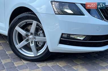 Універсал Skoda Octavia 2018 в  фото 33 Універсал Skoda Octavia 2018 в