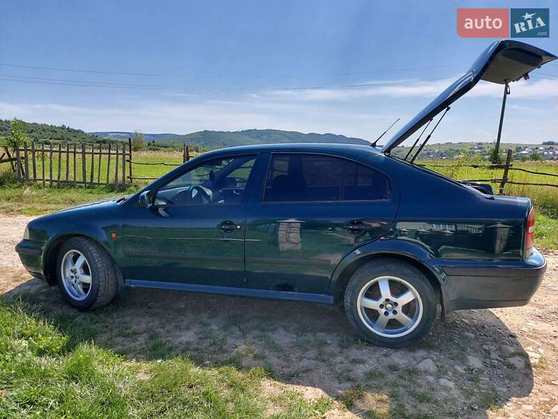 Лифтбек Skoda Octavia 2000 в Надворной