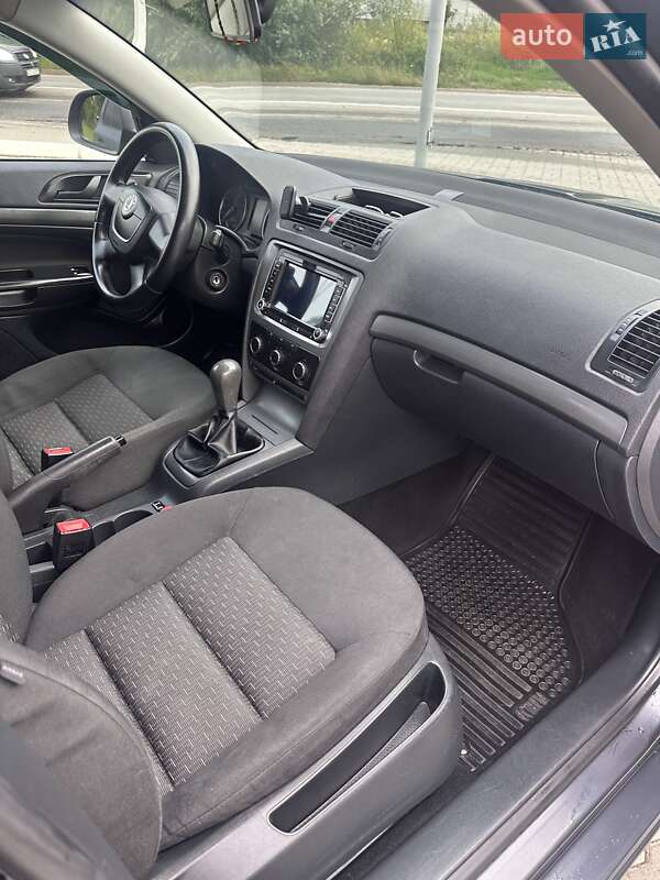 Універсал Skoda Octavia 2012 в Чернівцях